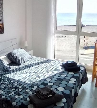 Un Dormitorio Frente Playa El Medano Extérieur photo